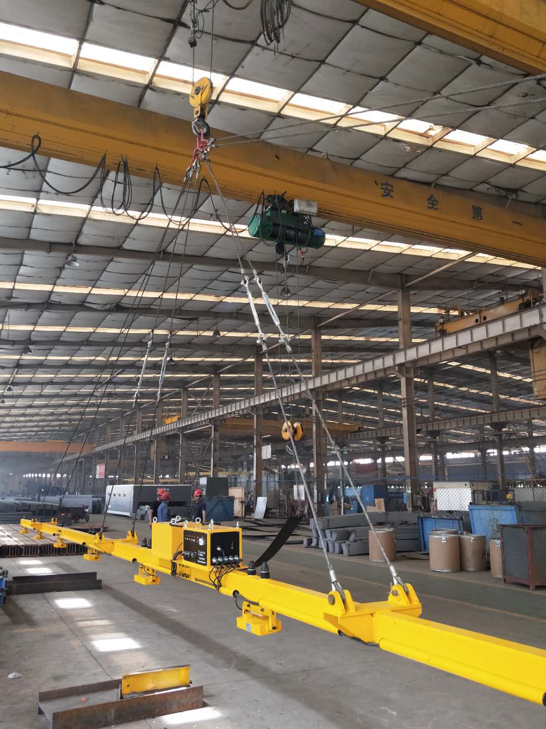 超長鋼板起吊，電永磁起重吊具