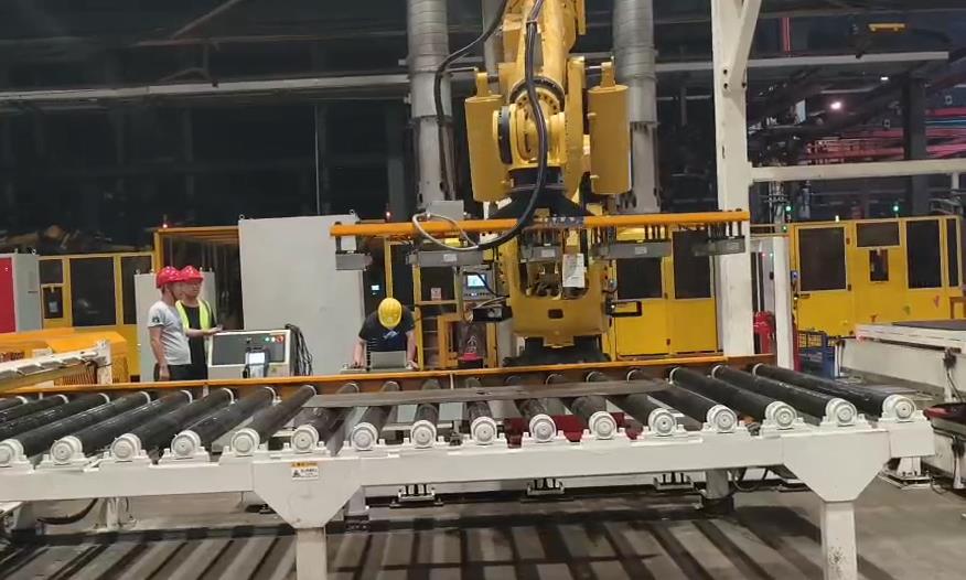 千豪自動(dòng)化機(jī)械手吸盤(pán)夾具搬運(yùn)鋼板